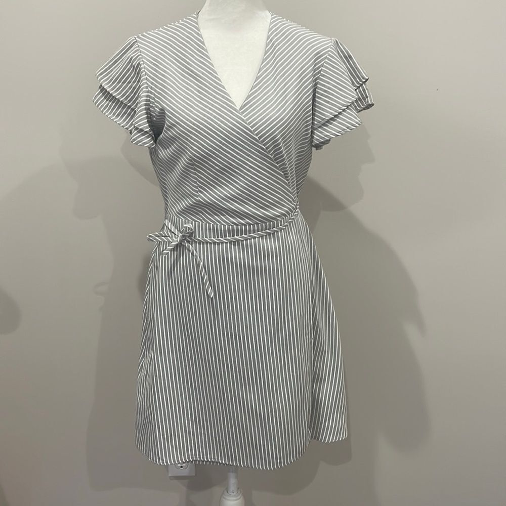 Francesca’s Harper Heritage Wrap MIDI Dress Size Medium